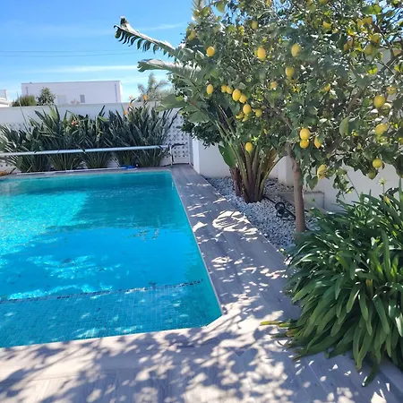 Jolie Avec Piscine Privee *